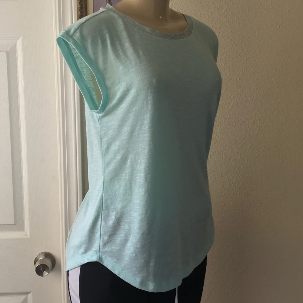 Calvin Klein :| V-Cut crew neck Top.SMALL.